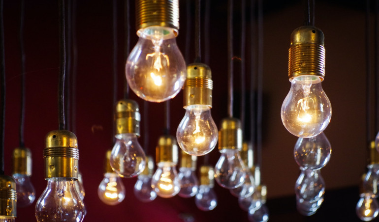 Wynalazki i wynalazcy - co wynaleźli Edison i Tesla?