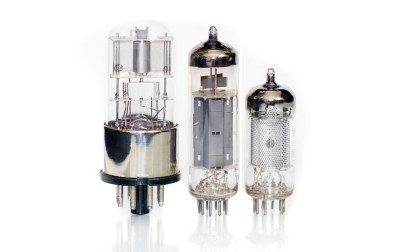 Dlaczego wzmacniacze lampowe uważane są za lepsze? - wady, zalety i historia