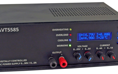 Zasilacz laboratoryjny 0...30 V/5 A ze sterowaniem mikroprocesorowym