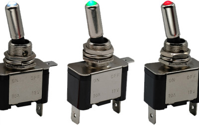 Seria podświetlanych przełączników dźwigienkowych ILT od firmy C&K