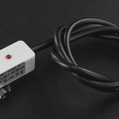 Pojemnościowy moduł SEN0370 firmy DFRobot wykrywający ciecz w rurach o małej średnicy