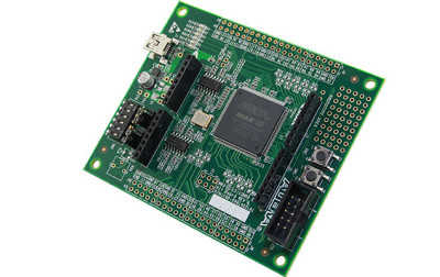 Zestaw ewaluacyjny MAX 10 FPGA Evaluation Kit firmy Intel do nieskomplikowanej nauki elektroniki cyfrowej w praktyce