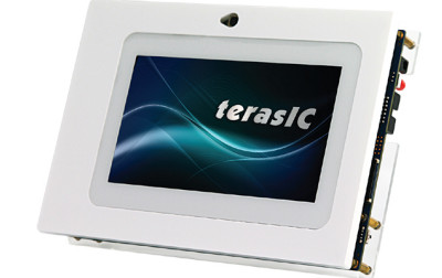 Użyteczny zestaw VEEK-MT2 firmy Terasic o funkcjonalnym układzie programowalnym oraz ekranie dotykowym