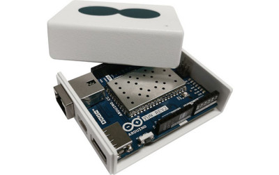 Biała, stylowa obudowa CDQ4203 firmy CamdenBoss dla zestawu Arduino Yún Rev 2