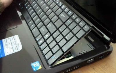 Padł Tobie laptop? Nie szkodzi - przełóż jego dysk twardy na drugi komputer!