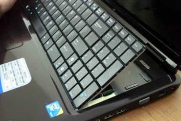 Padł Tobie laptop? Nie szkodzi - przełóż jego dysk twardy na drugi komputer!