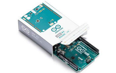 I w wersji SMD występuje zestaw Arduino Uno R3