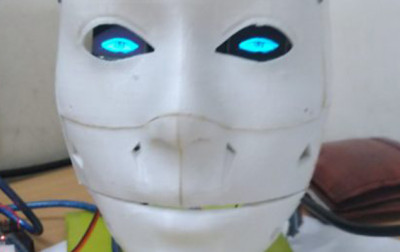 Inteligentny robot do rozpoznawania twarzy