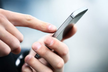 I smartfon Fairphone 4 przedpremierowymi wyciekami stoi