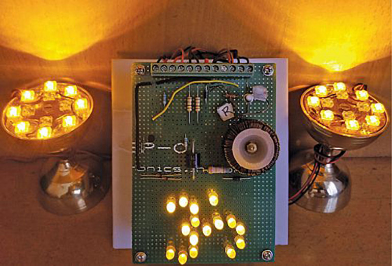 Fotografia 6. Lampa modlitewna z włączonymi diodami LED lampy dziennej