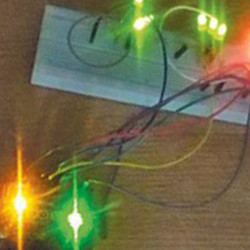 Trójkolorowa tabliczka znamionowa LED z Arduino