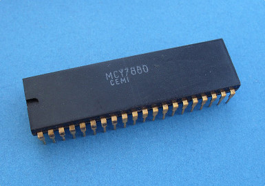 Układ MCY7880 z różnych lat produkcji