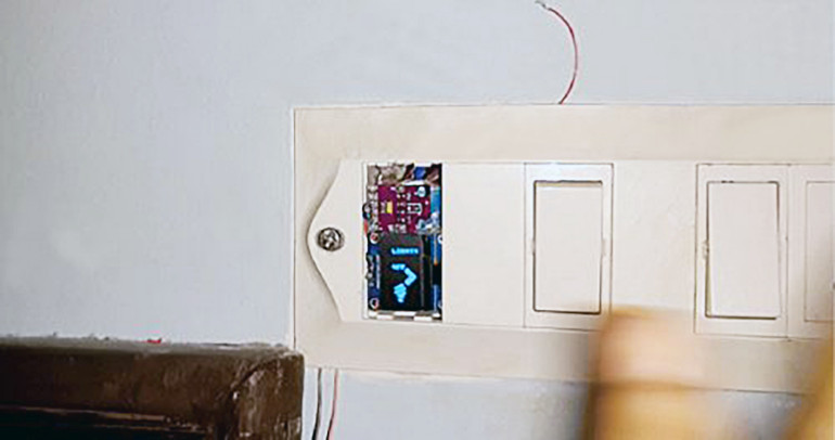 Fotografia 1. Prototyp przełącznika bezdotykowego sterowanego gestami z wyświetlaczem OLED