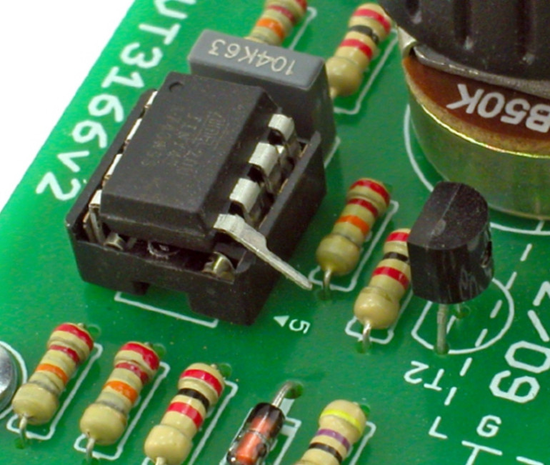 Fot.3 Mikrokontroler z odgiętą nóżką