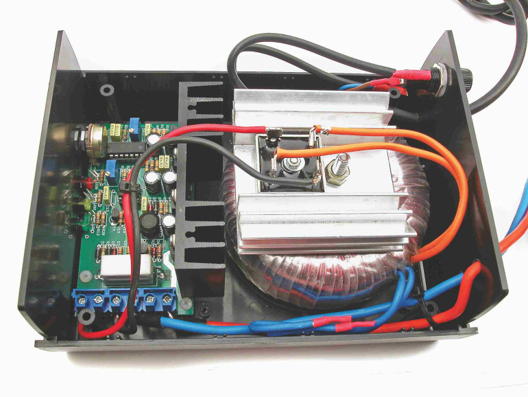 Fot.2 Automatyczna ładowarka akumulatorów ołowiowych