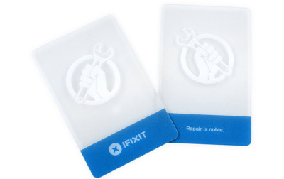 Otwieraj wygodnie urządzenia i wyjmuj z nich części dzięki dwóm plastikowym kartom iFixit