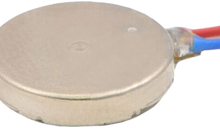 Pastylkowy, bezwałowy silnik wibracyjny 1638 firmy Pololu o wielu zastosowaniach, w tym robotycznych