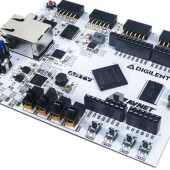Pełnia możliwości z zestawem FPGA Arty A7-100T firmy Digilent, który wspiera softprocesor MicroBlaze