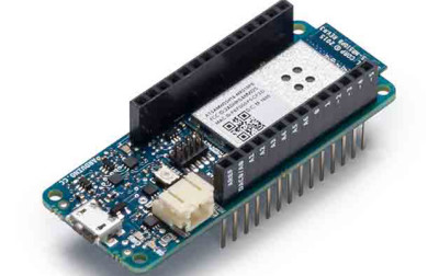 Kompaktowy zestaw Arduino MKR1000 WIFI ze złączami dedykowany Internetowi Rzeczy (IoT) i standardowi Wi-Fi