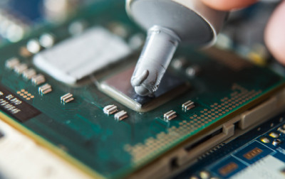 Interfejsy termiczne do łączenia elementów w elektronice