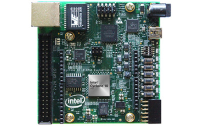 Skromny, a doskonały - zestaw Cyclone 10 LP FPGA Evaluation Kit firmy Intel dedykowany minimalistycznym zastosowaniom