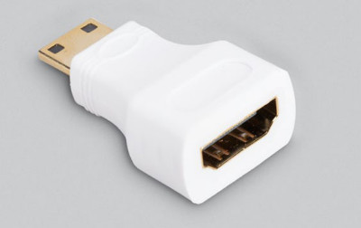 Twarda, wytrzymała przejściówka Raspberry Pi Foundation z dwoma wtykami: męskim mini-HDMI i żeńskim Full-size HDMI