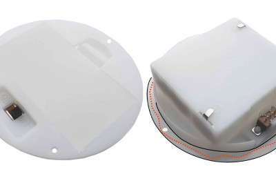 Koszyk na baterie z klapką i włącznikiem