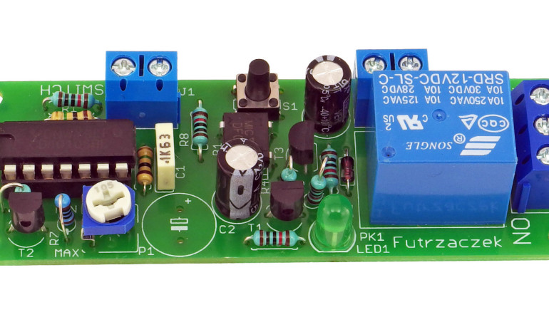 Wyłącznik czasowy z wejściem bistabilnym