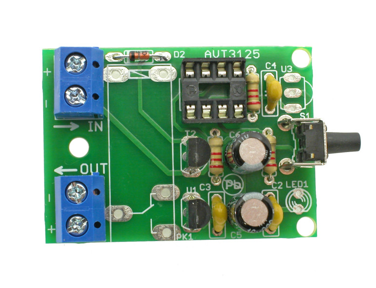 Wlutuj odbiornik podczerwieni, kondensatory C5, C6 diodę LED1, przekaźnik, włóż układ do podstawki