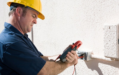 Woltomierz - jak podłączyć i do czego służy?