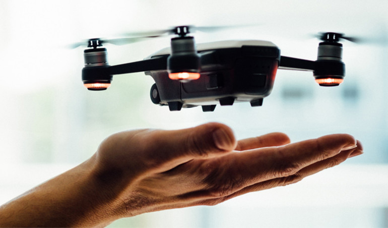 Jaki dron wybrać na początek, na co zwrócić uwagę przy kupnie?