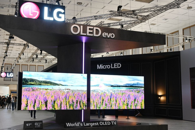 136-calowy ekran Micro LED