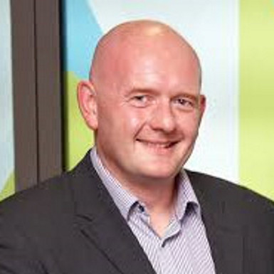 Pan Simon Meadmore - wiceprezes ds. zarządzania produktami i dostawcami w firmie Farnell