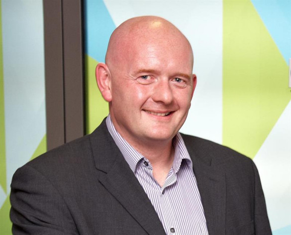 Pan Simon Meadmore - wiceprezes ds. zarządzania produktami i dostawcami w firmie Farnell