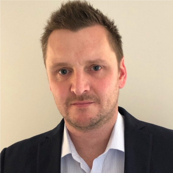 Pan David Beck - dyrektor ds. pasywnych i mechanicznych podzespołów elektronicznych w firmie Farnell