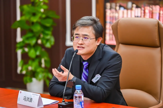 Pan Ma Hongbo - menadżer produktowy ds. bezprzewodowej łączności w firmie HUAWEI