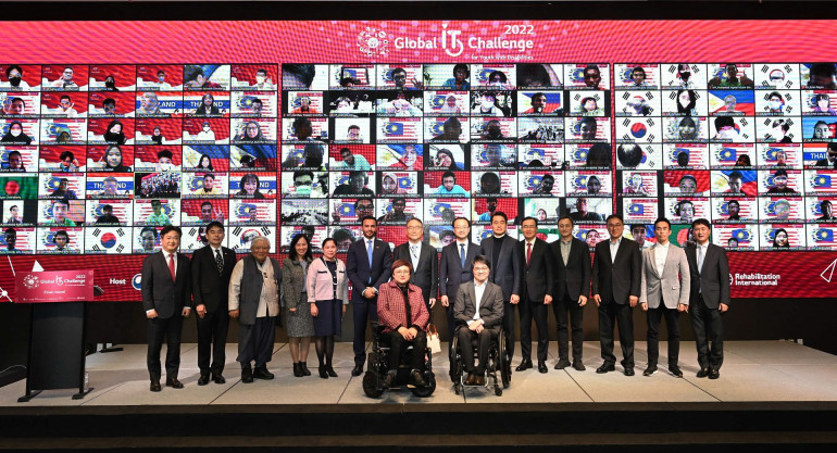 Uczestnicy konkursu Global IT Challenge for Youth with Disabilities (GITC)