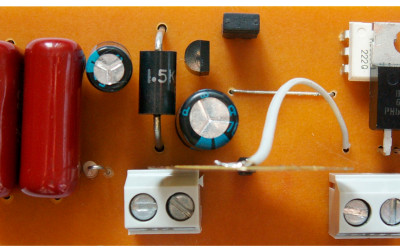 Wyłącznik wstrząsowy z dodatkową logiką