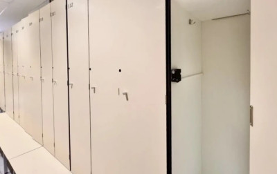 Trafna instalacja elektrozaczepów firmy Euro-Locks w szafkach na basenie w Bydgoszczy