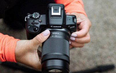 EOS R50: mały i łatwy w obsłudze bezlusterkowiec firmy Canon