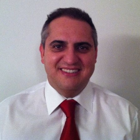 Pan Fernando Vaquerizo - dyrektor ds. marketingu produktów stacjonarnych i kobotów w firmie OMRON