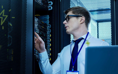 CAFEE: nowa technologia HEUTHES optymalizująca zużycie energii przez system informatyczny