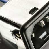 Zintegrowany z gniazdem zasilania C14 filtr przeciwzakłóceniowy firmy SCHURTER Electronic Components