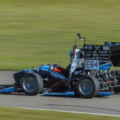 Projekt układu napędowego dużej mocy z przeniesieniem napędu i chłodzenia do wyścigowego bolidu klasy Formuła Student