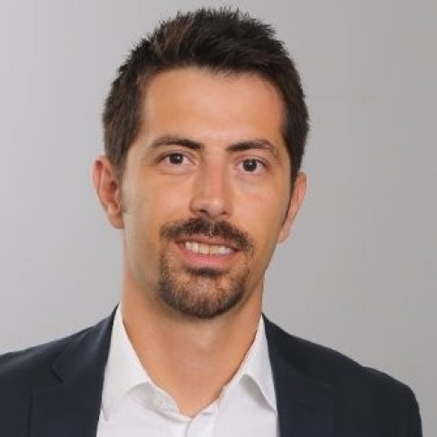 Pan Mustafa Demirkol - wiceprezes ds. zarządzania ofertą i marketingu Data Center Solutions w firmie Schneider Electric