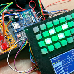 Automat perkusyjny BassMate do wspomagania ćwiczeń gry na instrumentach