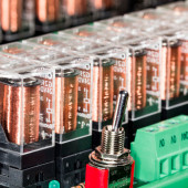 Przekaźniki w obwodach AC i DC