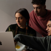 Najnowszy MacBook Air z wyświetlaczem Liquid Retina o przekątnej 15,3 cala