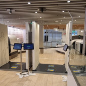 Skanery bezpieczeństwa Rohde & Schwarz zwiększają komfort pasażerów na lotnisku Schiphol w Amsterdamie