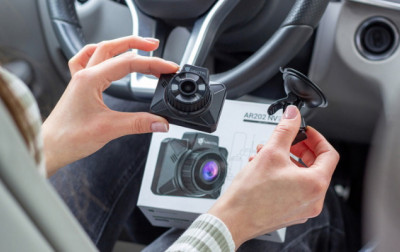 Wideorejestrator AR202 NV firmy NAVITEL - rozdzielczość Full HD, tryb Night Vision i pole widzenia 140°